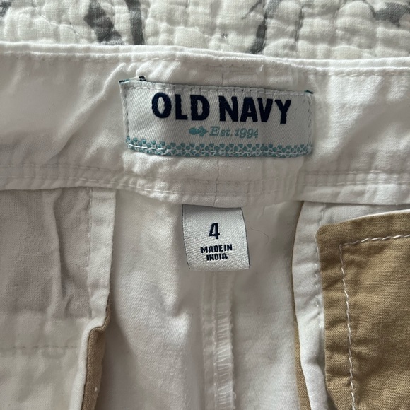 Old Navy white shorts - Picture 3 of 3